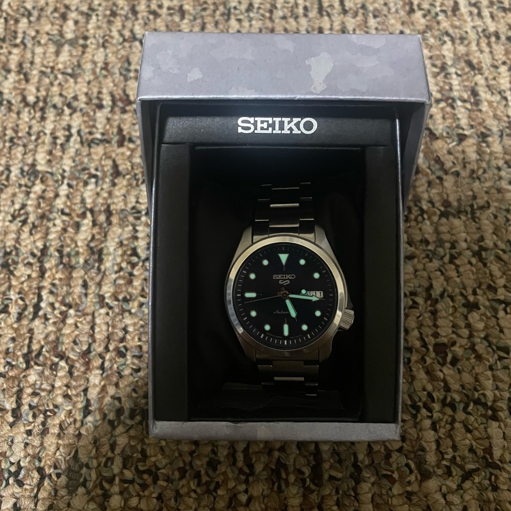 Seiko 5 watch SRPE53K1 used with box and tag